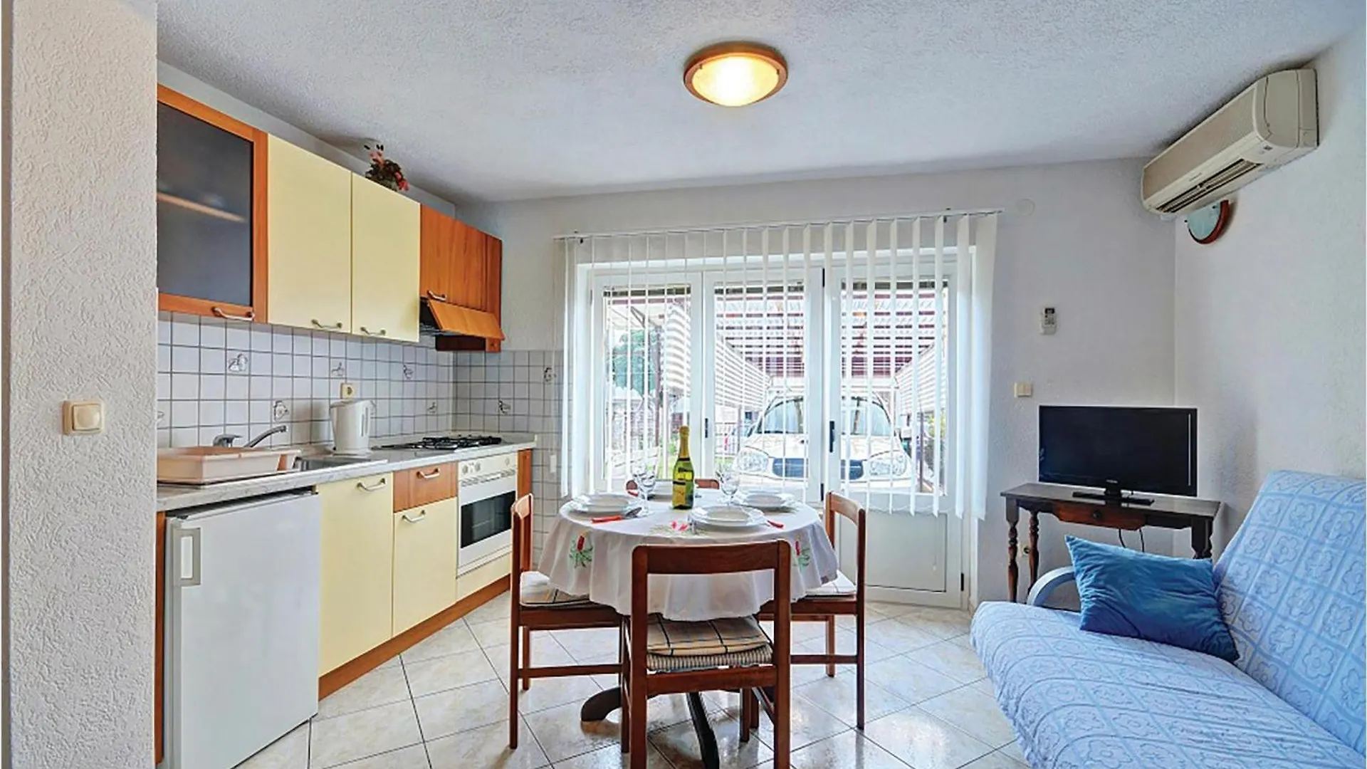 Beautiful Apartment In Pula With Kitchen