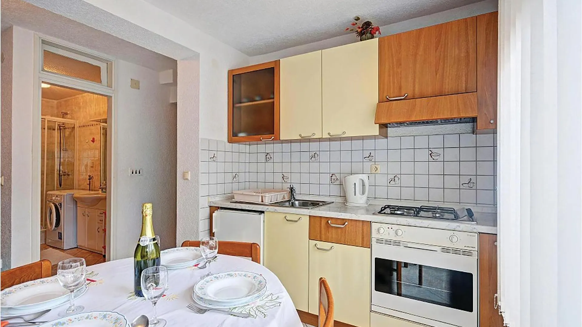 Beautiful Apartment In Pula With Kitchen